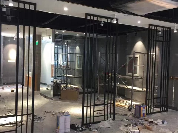 盛世名筑玻璃隔斷施工現場